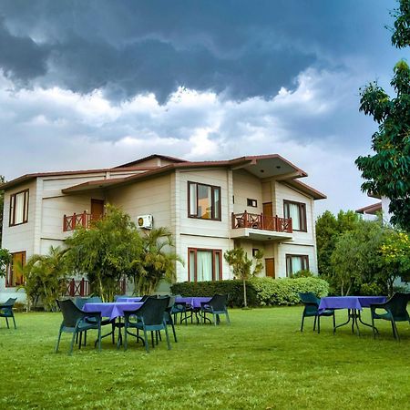 Villa Sunday Alaya Corbett Rāmnagar Exterior foto