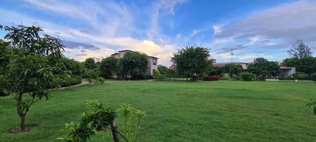 Villa Sunday Alaya Corbett Rāmnagar Exterior foto