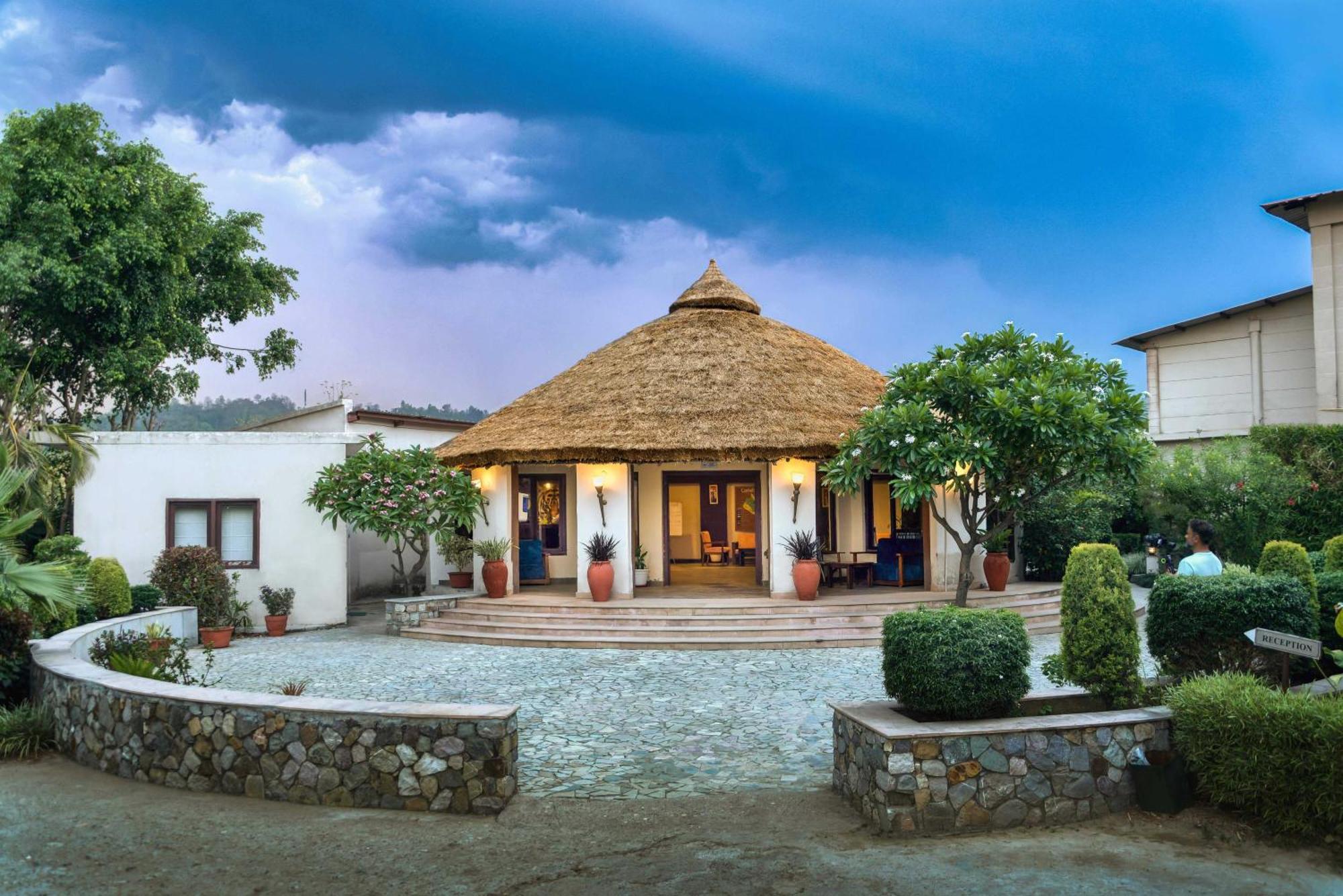 Villa Sunday Alaya Corbett Rāmnagar Exterior foto